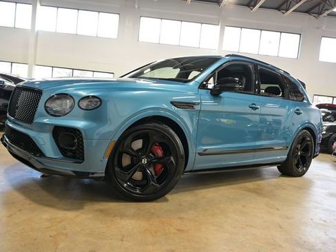 Used 2023 Bentley Bentayga image 2