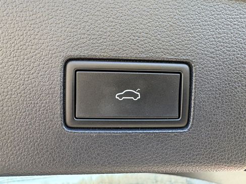 Used 2022 Volkswagen Atlas Cross Sport SEL Premium R-Line image 18