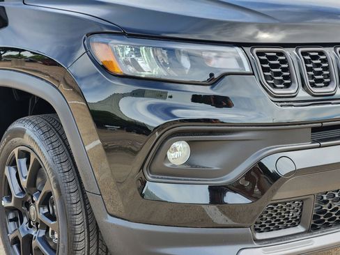 New 2026 Jeep Compass Latitude AWD/4WD image 9