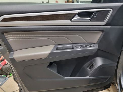 Used 2021 Volkswagen Atlas SE image 12