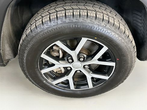 Used 2024 Jeep Grand Cherokee L Limited w/ Luxury Tech Group II image 11