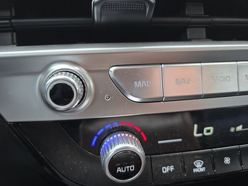 Used 2024 Kia Telluride LX image 14