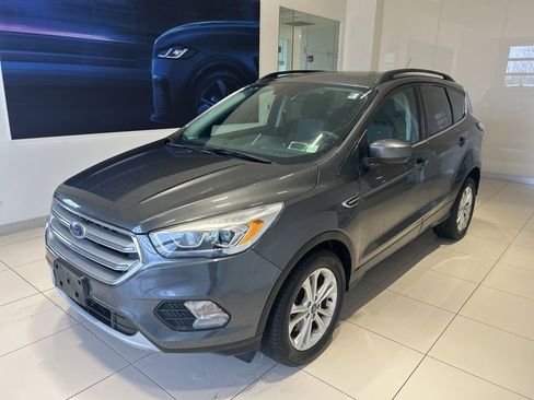 Used 2017 Ford Escape SE w/ Equipment Group 201A image 1