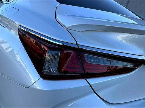 Used 2019 Lexus ES 300h image 27