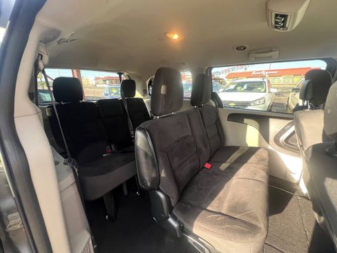 Used 2018 Dodge Grand Caravan SE w/ UConnect Hands-Free Group FWD image 10
