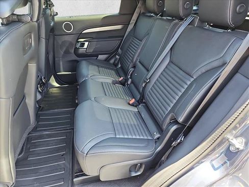 Used 2025 Land Rover Discovery Dynamic SE AWD/4WD image 14
