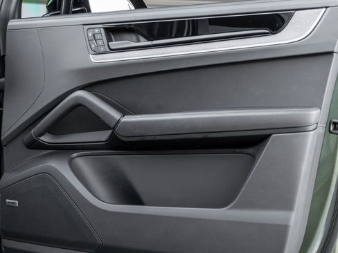 Used 2024 Porsche Cayenne Turbo image 42