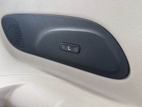 Used 2020 Chrysler Pacifica Limited image 30