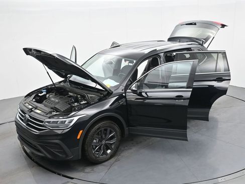 Used 2023 Volkswagen Tiguan SE FWD image 39