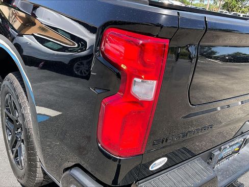 Used 2025 Chevrolet Silverado 1500 High Country w/ Midnight Edition AWD/4WD image 28