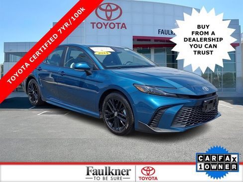 Certified 2025 Toyota Camry SE FWD image 1
