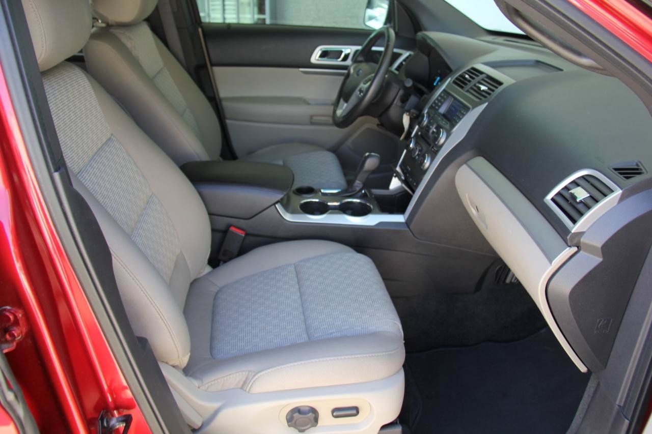 Used 2015 Ford Explorer XLT FWD image 25