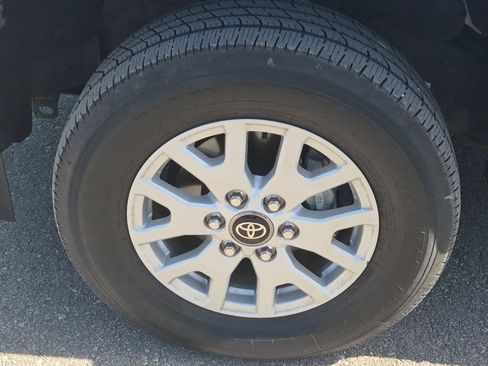Certified 2025 Toyota Tacoma SR5 AWD/4WD image 22