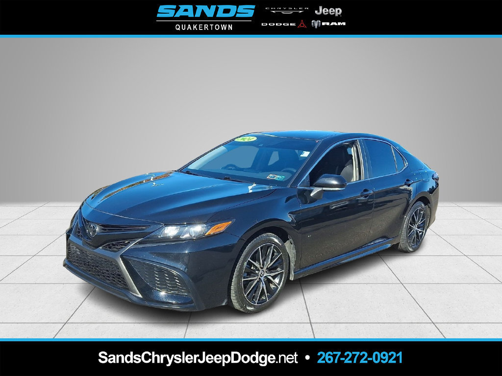 Used 2024 Toyota Camry SE FWD image 1