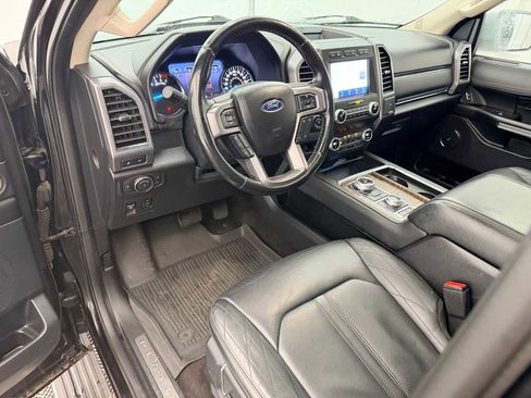 Used 2021 Ford Expedition Platinum image 2
