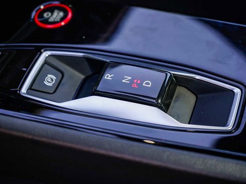 Used 2023 Audi e-tron GT Premium Plus image 21