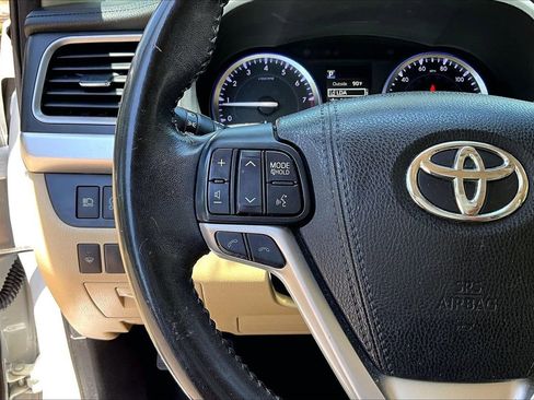 Used 2017 Toyota Highlander XLE FWD image 10