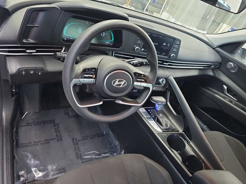 Used 2025 Hyundai Elantra Hybrid FWD image 16