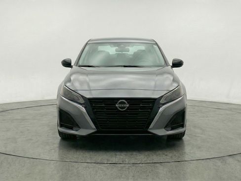 Used 2025 Nissan Altima 2.5 SV image 2