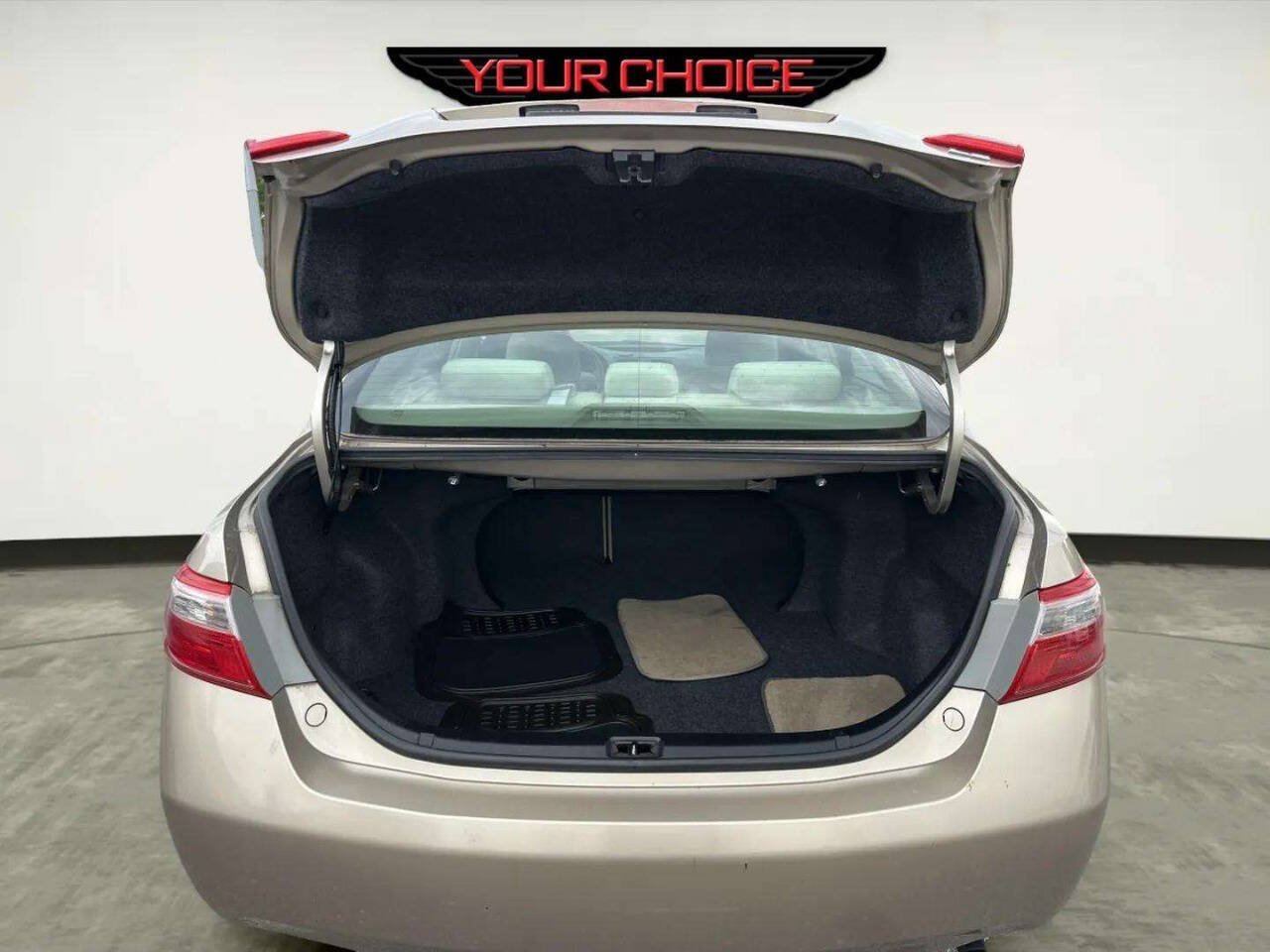 Used 2009 Toyota Camry LE FWD image 9