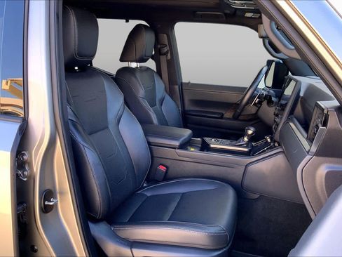 Used 2025 Lexus GX 550 w/ Accessory Package (2T) AWD/4WD image 9