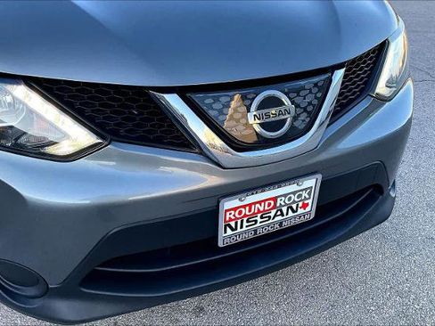 Certified 2018 Nissan Rogue Sport SV image 28