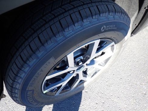 New 2025 Jeep Grand Cherokee L Limited image 10