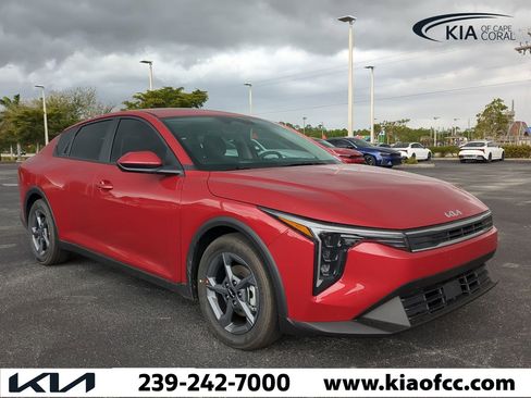 New 2025 Kia K4 LXS image 2