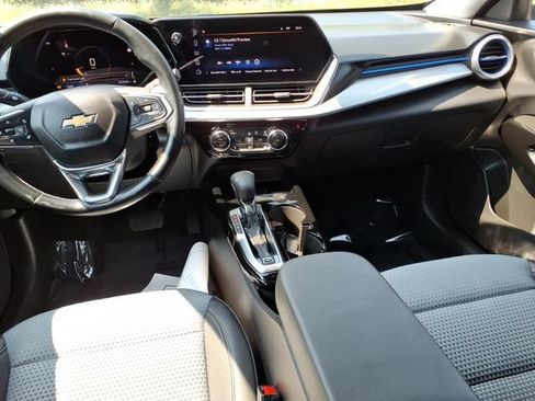 Used 2024 Chevrolet Trax LT w/ Driver Confidence Package FWD image 10