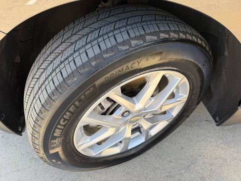 Used 2023 Chevrolet Equinox LS w/ LS Convenience Package FWD image 9