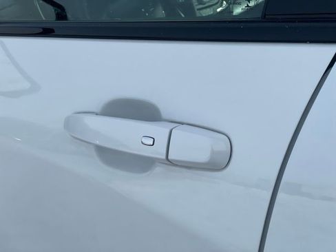 Used 2023 Chevrolet Equinox RS image 31