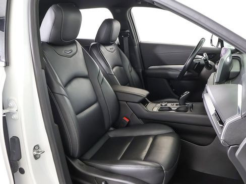 Used 2024 Cadillac XT4 Premium Luxury image 29