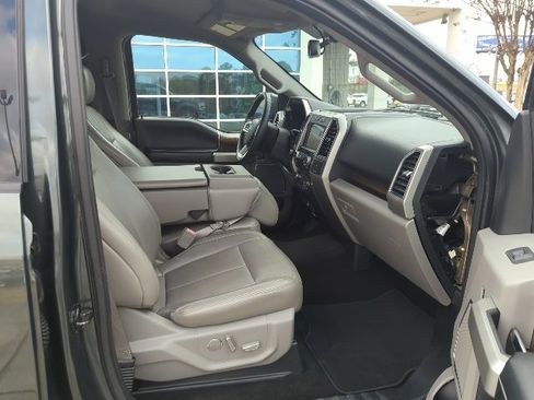 Used 2018 Ford F150 Lariat image 19