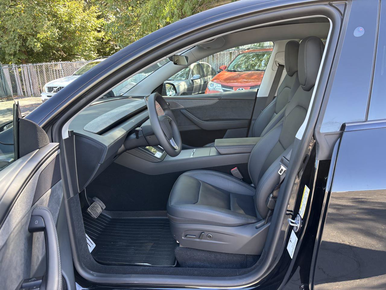 Used 2026 Tesla Model Y Long Range AWD/4WD image 4