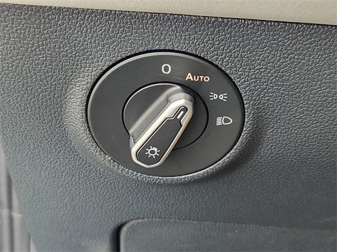 New 2025 Volkswagen Taos SE image 20