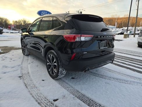 Certified 2022 Ford Escape SE w/ SE Sport Appearance Package image 5