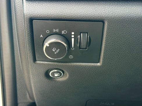 Used 2022 Jeep Grand Cherokee Laredo X image 34