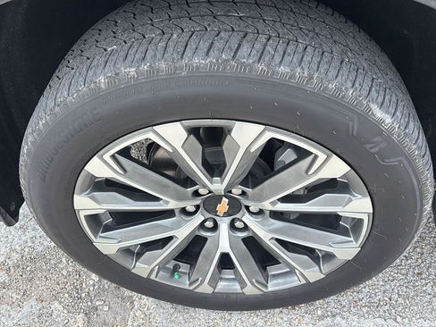 Used 2025 Chevrolet Tahoe Premier RWD image 12