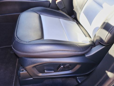 Used 2023 Ford Explorer XLT w/ Equipment Group 202A image 13