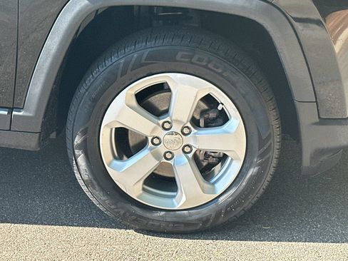 Used 2018 Jeep Compass Latitude w/ Cold Weather Group AWD/4WD image 13