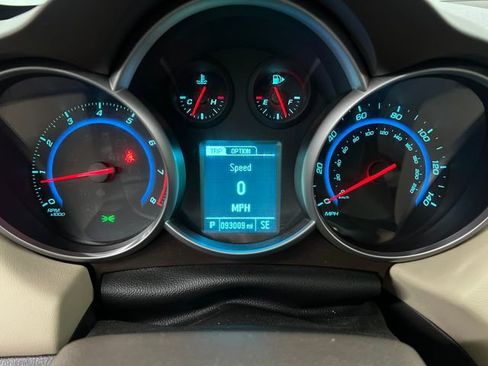 Used 2016 Chevrolet Cruze LT image 18