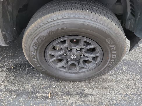 Used 2020 Toyota Tacoma SR5 image 9