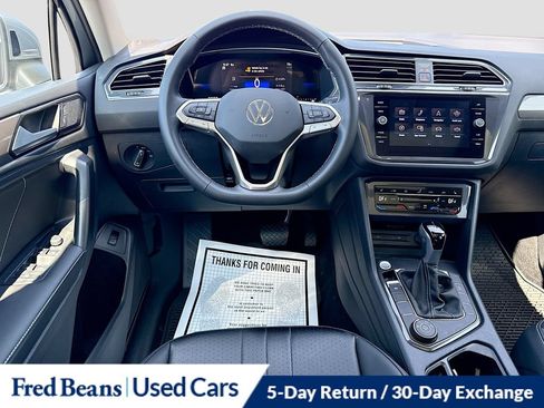 Used 2024 Volkswagen Tiguan SE w/ Panoramic Sunroof Package AWD/4WD image 30