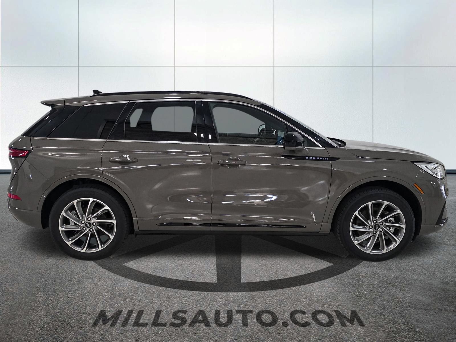 New 2025 Lincoln Corsair Grand Touring AWD/4WD image 9