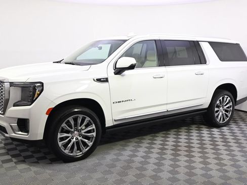 Used 2021 GMC Yukon XL Denali w/ Denali Premium Package AWD/4WD image 2