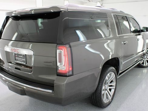 Used 2019 GMC Yukon XL Denali w/ Denali Ultimate Package AWD/4WD image 32