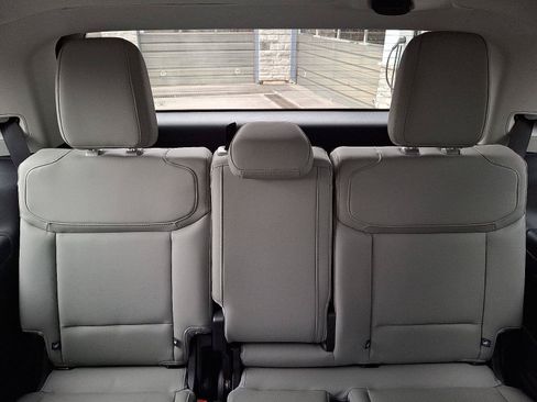 New 2025 Ford Expedition Active AWD/4WD image 8