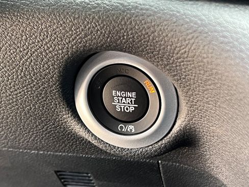 New 2026 Chrysler Pacifica Select image 26