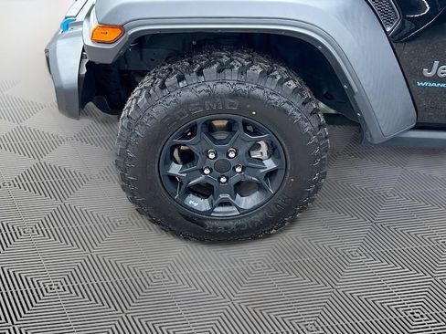 Used 2023 Jeep Wrangler Unlimited w/ Cold Weather Group AWD/4WD image 36