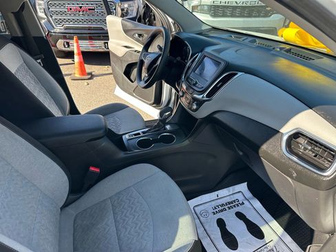 Used 2022 Chevrolet Equinox LS w/ LS Convenience Package image 15